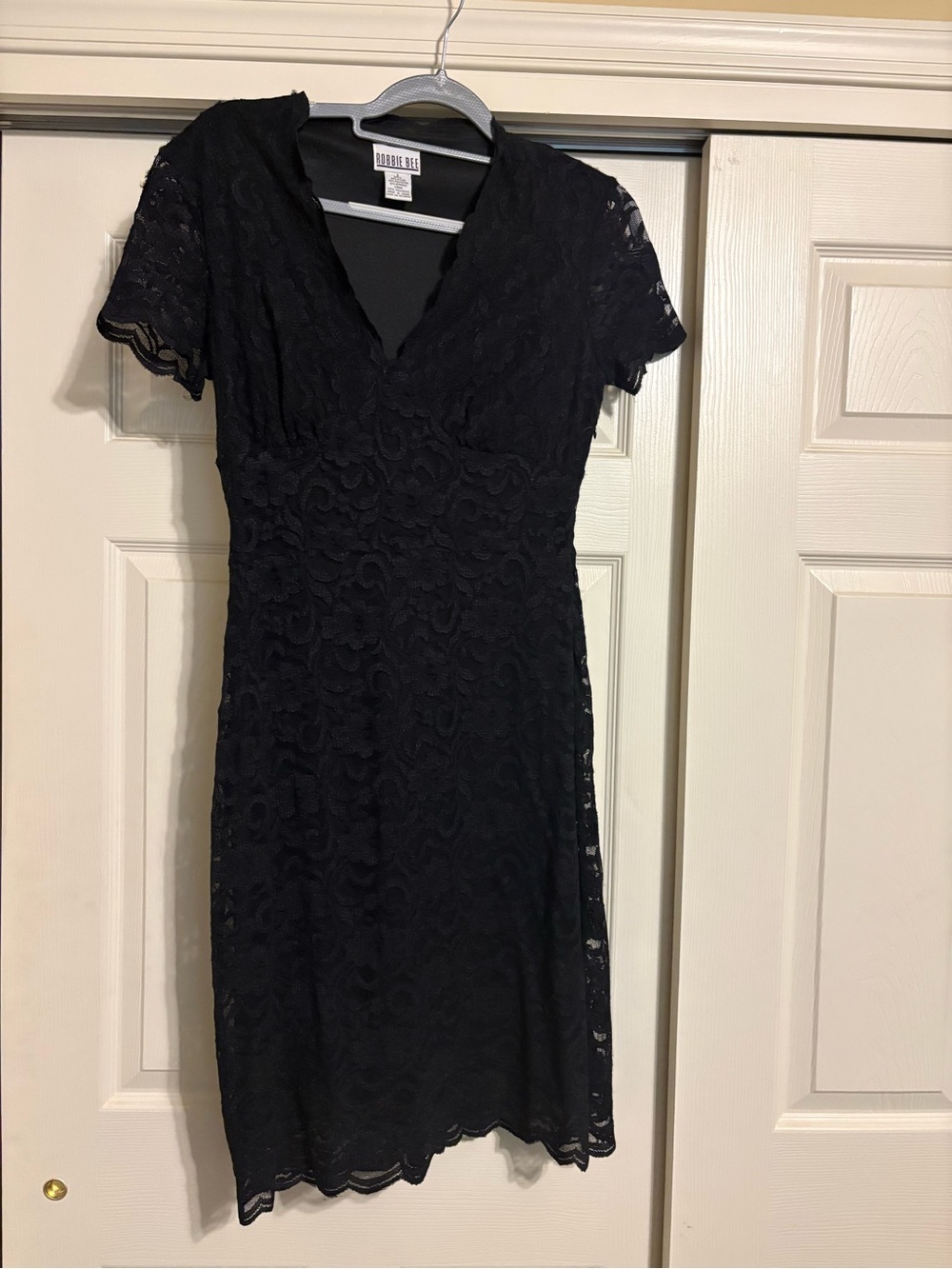 Robbie Bee Black Lace V-Neck Short Sleeve Dress, Size 6